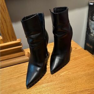 Sophisticated Black Heeled Boots with Glossy Finish